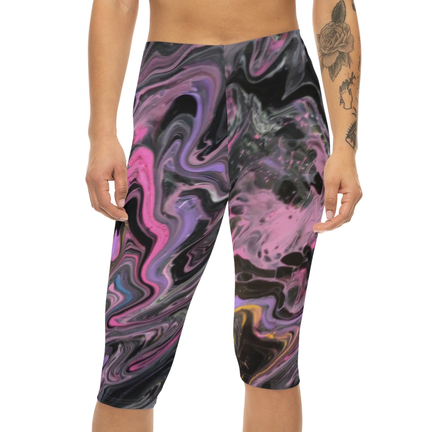 Glazed pink Women’s Capri Leggings (AOP)