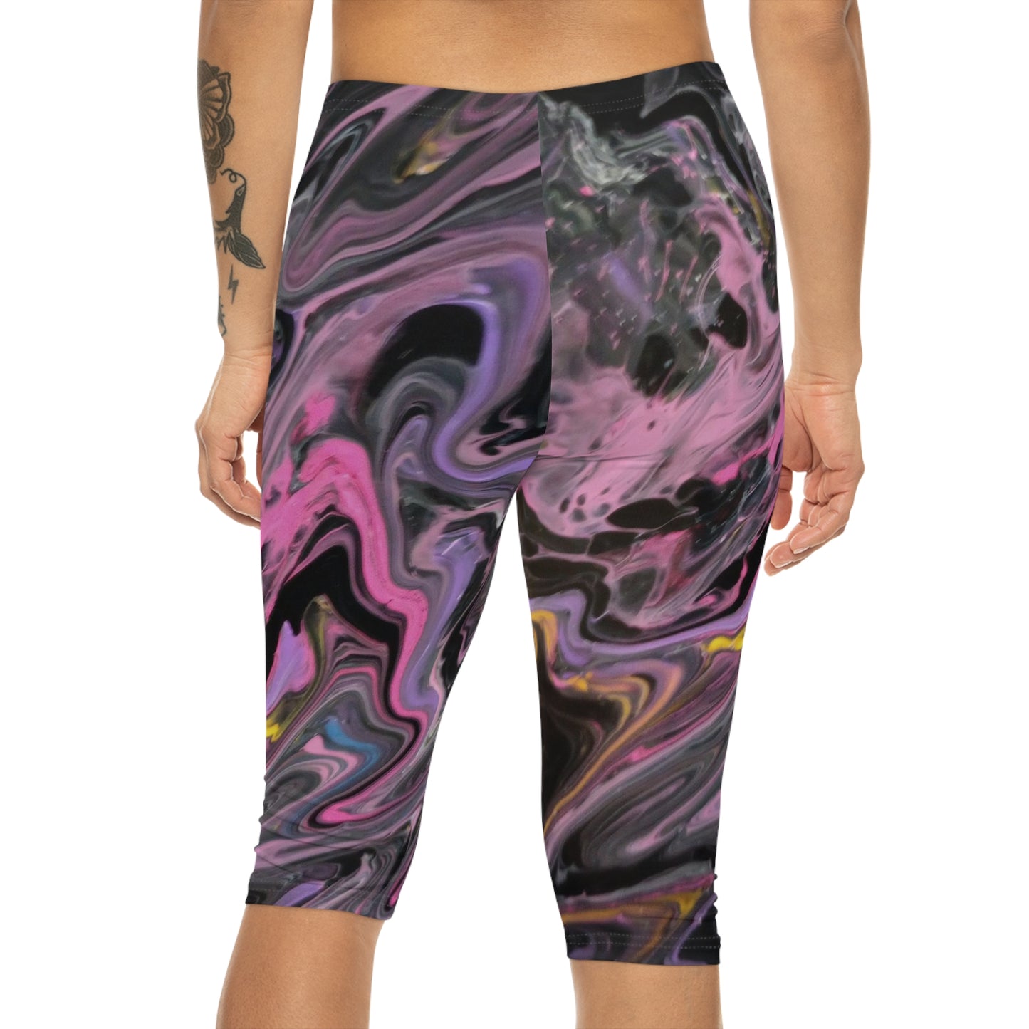 Glazed pink Women’s Capri Leggings (AOP)